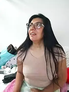 aisha latina online show from December 22, 2025, 2:36 pm