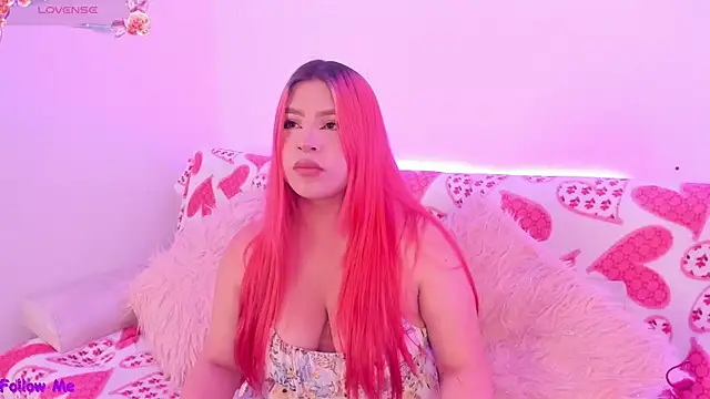 Snapshot of SophieRossi chatting on September 9, 2025, 4:12 am SophieRossi online show from September 9, 2025, 4:12 am