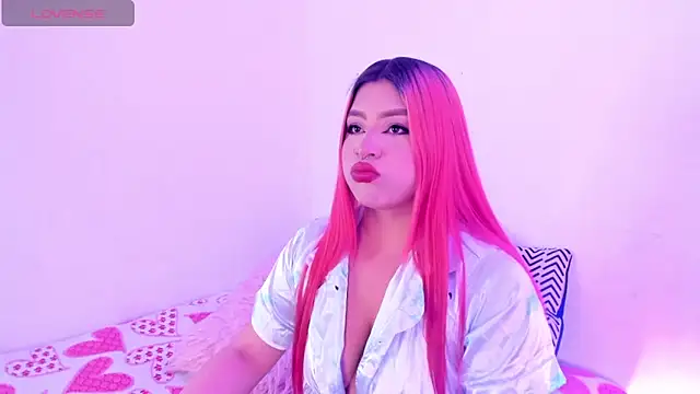 Snapshot of SophieRossi chatting on September 29, 2025, 2:22 pm SophieRossi online show from September 29, 2025, 2:22 pm