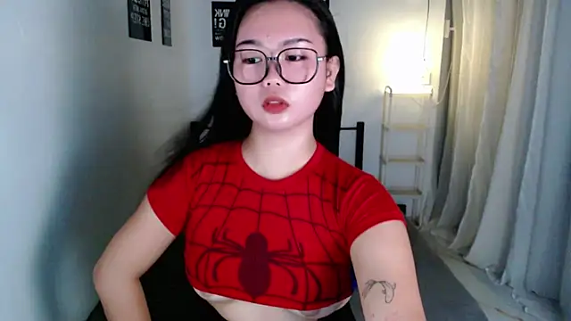 Snapshot of Vivorey_Leighn chatting on July 6, 2026, 9:06 pm Vivorey Leighn online show from July 6, 2026, 9:06 pm