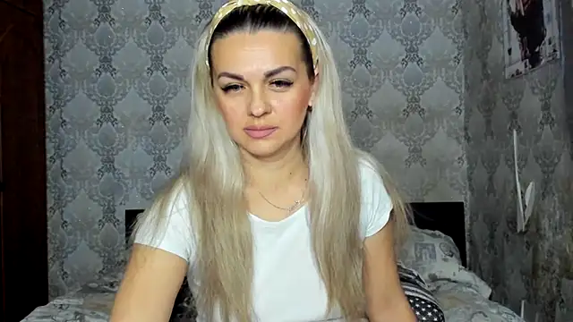 NicoletMoore online show from December 19, 2024, 8:44 pm