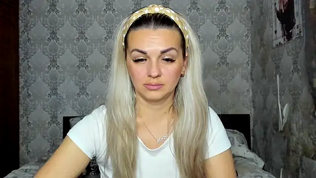 NicoletMoore online show from December 19, 2024, 11:46 pm