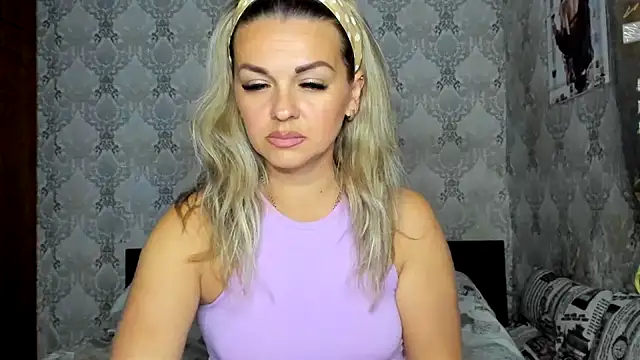 NicoletMoore online show from September 22, 2025, 7:16 pm