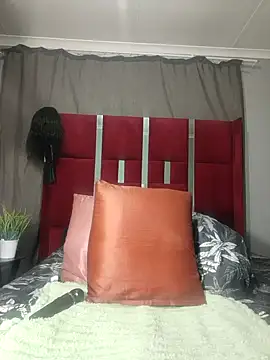 HoneyDropsX online show from March 2, 2025, 8:40 pm