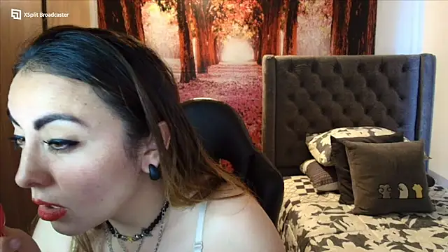 Snapshot of sofia23dirty chatting on October 7, 2025, 9:23 pm sofia23dirty online show from October 7, 2025, 9:23 pm