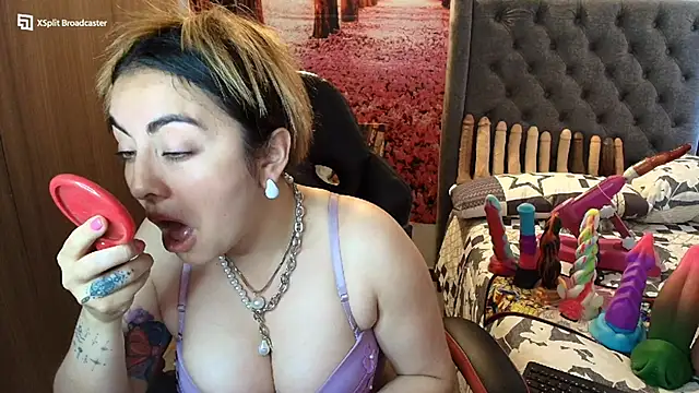 Snapshot of sofia23dirty chatting on October 13, 2025, 8:31 pm sofia23dirty online show from October 13, 2025, 8:31 pm