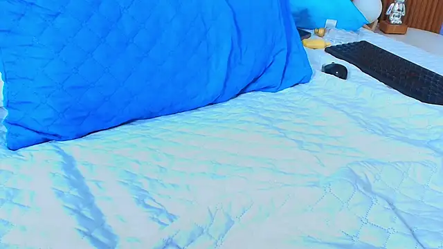 IrresistibleMilf online show from February 28, 2025, 1:03 pm