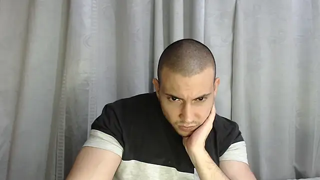 Snapshot of Armando_2002 chatting on October 2, 2025, 3:02 am Armando 2002 online show from October 2, 2025, 3:02 am