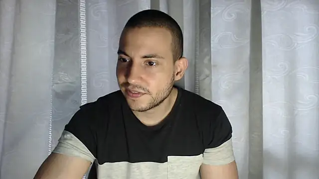 Snapshot of Armando_2002 chatting on October 15, 2025, 5:02 pm Armando 2002 online show from October 15, 2025, 5:02 pm