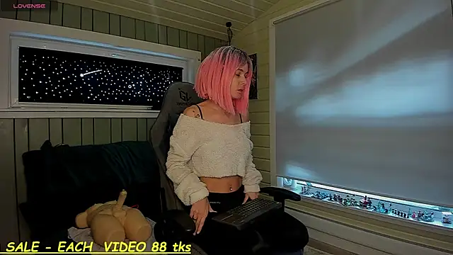 SandyChris online show from November 14, 2025, 10:14 am