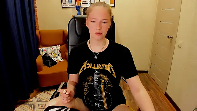  fiona Love online show from April 6, 2026, 7:59 pm