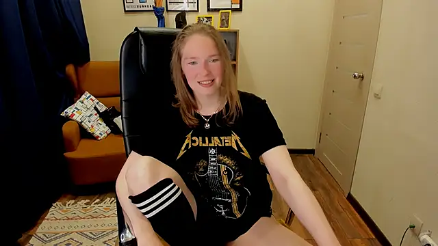  fiona Love online show from May 16, 2026, 8:07 pm