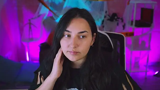 CeceliaJohnson online show from November 4, 2025, 8:13 am