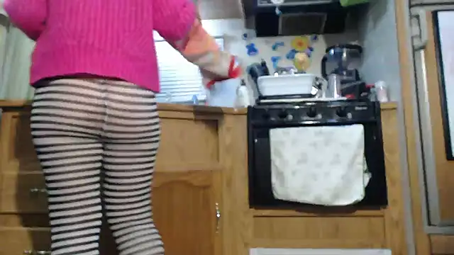 Snapshot of sexyinpantyhose chatting on December 7, 2024, 8:44 am sexyinpantyhose online show from December 7, 2024, 8:44 am