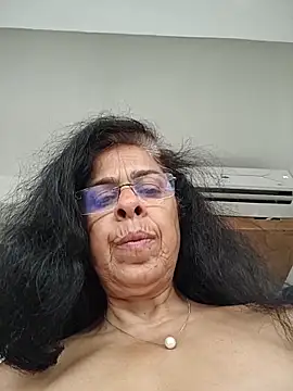 Susannemilf online show from March 10, 2026, 4:17 am