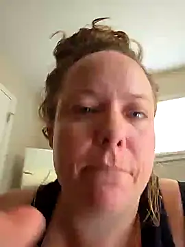 julimonroe online show from February 25, 2025, 9:02 pm