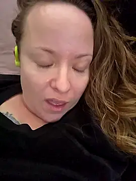 julimonroe online show from March 1, 2025, 11:37 pm