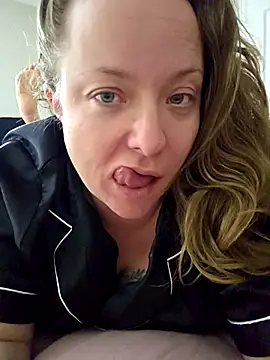 julimonroe online show from March 17, 2025, 5:34 am