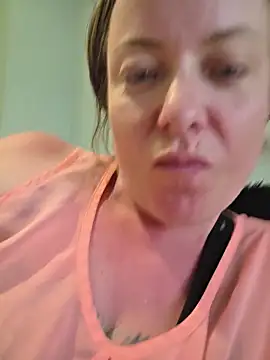 Snapshot of julimonroe chatting on June 22, 2026, 1:29 am julimonroe online show from June 22, 2026, 1:29 am