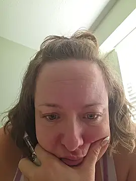 Snapshot of julimonroe chatting on June 28, 2026, 3:29 pm julimonroe online show from June 28, 2026, 3:29 pm