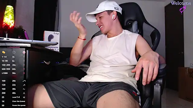 Snapshot of Angel-Twink chatting on February 12, 2026, 2:39 am Angel-Twink online show from February 12, 2026, 2:39 am