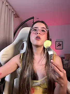 Snapshot of Stormiie777 chatting on March 3, 2026, 2:07 am Stormiie777 online show from March 3, 2026, 2:07 am