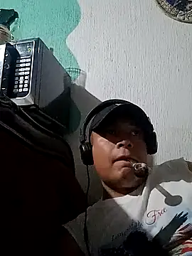 Snapshot of Noctucrasy247 chatting on December 19, 2024, 5:18 am Noctucrasy247 online show from December 19, 2024, 5:18 am