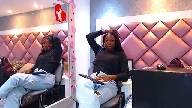 Snapshot of DanielaDuff chatting on September 9, 2025, 7:35 pm DanielaDuff online show from September 9, 2025, 7:35 pm