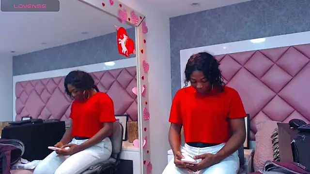 Snapshot of DanielaDuff chatting on October 25, 2025, 7:41 pm DanielaDuff online show from October 25, 2025, 7:41 pm