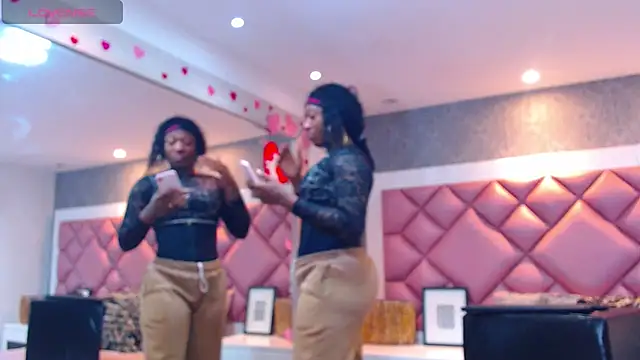 Snapshot of DanielaDuff chatting on October 30, 2025, 7:36 pm DanielaDuff online show from October 30, 2025, 7:36 pm