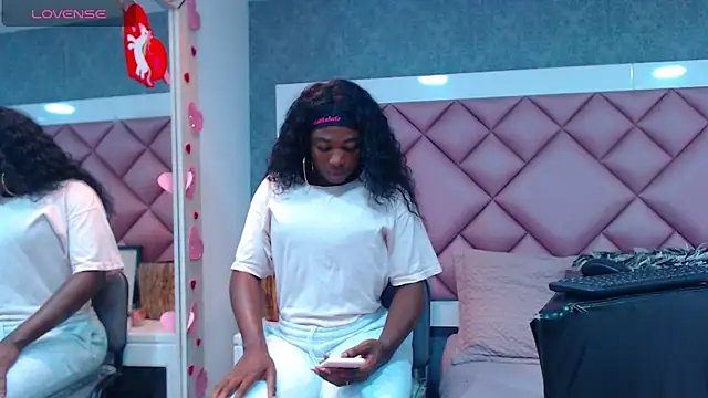 Snapshot of DanielaDuff chatting on November 1, 2025, 5:48 pm DanielaDuff online show from November 1, 2025, 5:48 pm