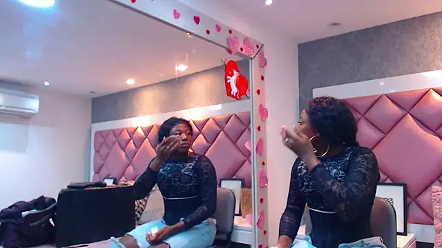 Snapshot of DanielaDuff chatting on November 9, 2025, 7:56 pm DanielaDuff online show from November 9, 2025, 7:56 pm