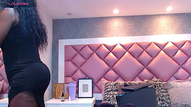 Snapshot of DanielaDuff chatting on November 19, 2025, 9:26 pm DanielaDuff online show from November 19, 2025, 9:26 pm