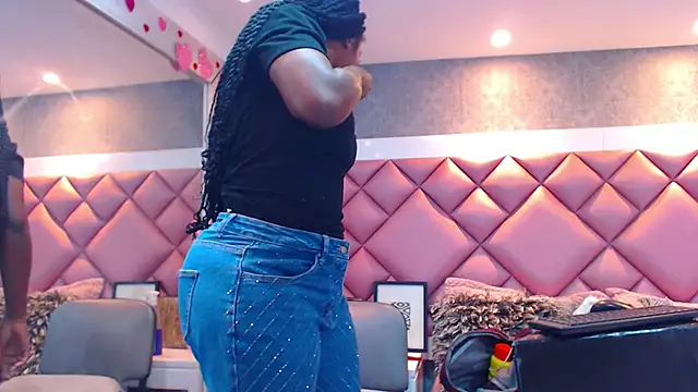 Snapshot of DanielaDuff chatting on February 15, 2026, 7:54 pm DanielaDuff online show from February 15, 2026, 7:54 pm