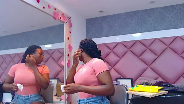 Snapshot of DanielaDuff chatting on February 17, 2026, 7:53 pm DanielaDuff online show from February 17, 2026, 7:53 pm