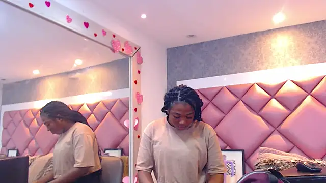 Snapshot of DanielaDuff chatting on February 18, 2026, 7:32 pm DanielaDuff online show from February 18, 2026, 7:32 pm