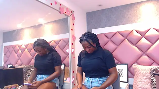 Snapshot of DanielaDuff chatting on March 3, 2026, 7:42 pm DanielaDuff online show from March 3, 2026, 7:42 pm