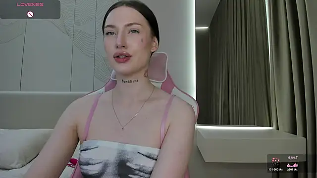 JenniferQueen11 online show from May 21, 2026, 2:46 pm