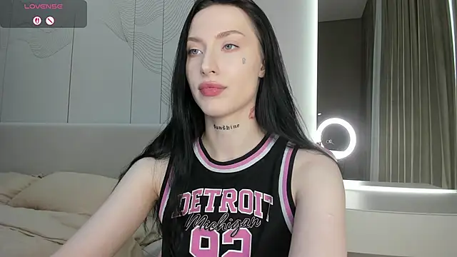 JenniferQueen11 online show from June 5, 2026, 8:58 pm