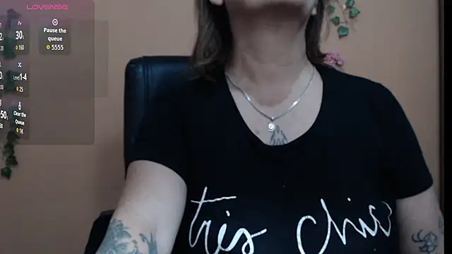 Snapshot of Hellensextits chatting on September 30, 2025, 3:44 am Hellensextits online show from September 30, 2025, 3:44 am