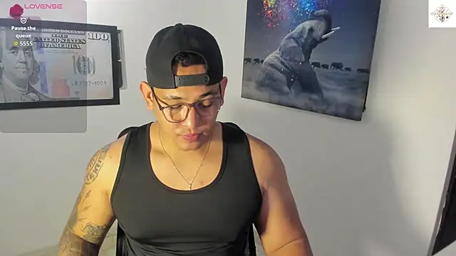 Snapshot of Colton_Massif chatting on October 30, 2025, 3:41 am Colton Massif online show from October 30, 2025, 3:41 am