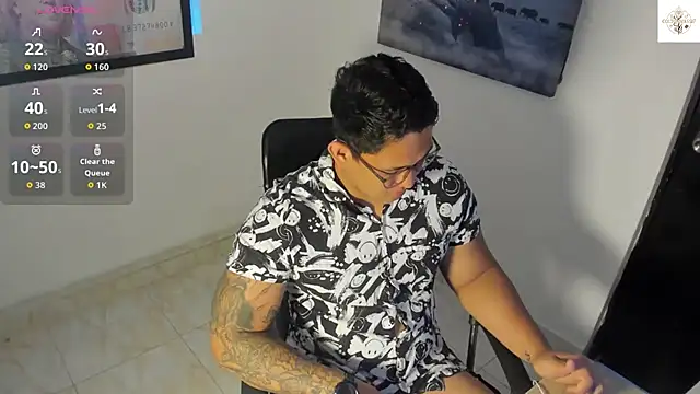 Snapshot of Colton_Massif chatting on November 1, 2025, 10:34 pm Colton Massif online show from November 1, 2025, 10:34 pm