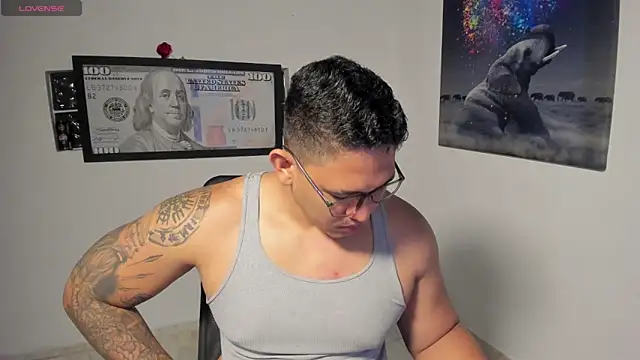 Snapshot of Colton_Massif chatting on November 20, 2025, 4:12 am Colton Massif online show from November 20, 2025, 4:12 am