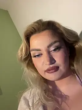 Snapshot of EmiliaPetrova chatting on February 14, 2025, 9:10 pm EmiliaPetrova online show from February 14, 2025, 9:10 pm