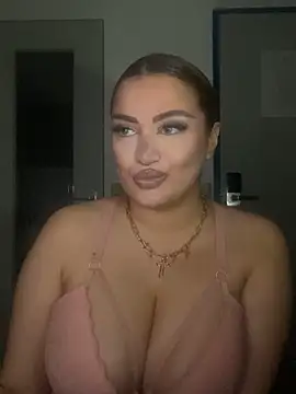 Snapshot of EmiliaPetrova chatting on February 21, 2025, 8:27 pm EmiliaPetrova online show from February 21, 2025, 8:27 pm