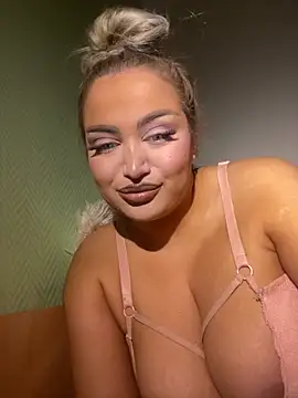 Snapshot of EmiliaPetrova chatting on March 6, 2025, 8:27 pm EmiliaPetrova online show from March 6, 2025, 8:27 pm