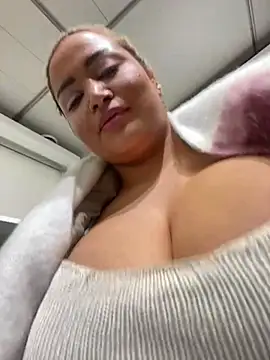 Snapshot of EmiliaPetrova chatting on March 14, 2025, 6:07 pm EmiliaPetrova online show from March 14, 2025, 6:07 pm