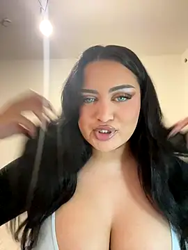 Snapshot of EmiliaPetrova chatting on October 16, 2025, 11:17 pm EmiliaPetrova online show from October 16, 2025, 11:17 pm