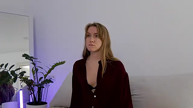 Fallinlove1 online show from March 14, 2026, 12:43 pm