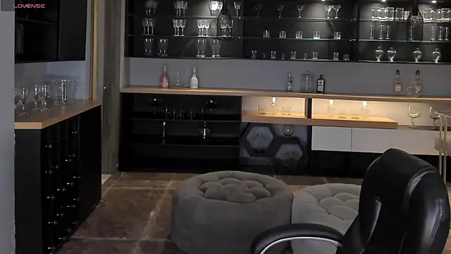 MadelineFox online show from April 9, 2026, 9:47 am